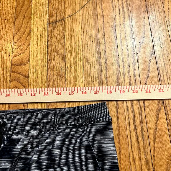 Lululemon Pants Womens 6 Jet Crop Slim Luxtreme Cyber Black Gray Striped - Picture 7 of 10